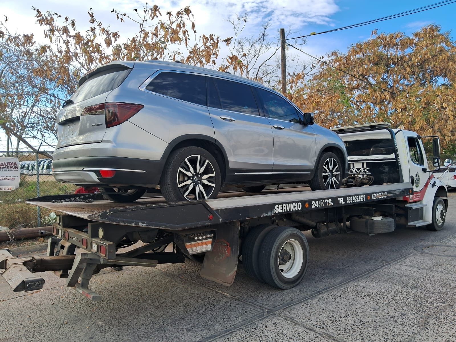 Vehículo fue asegurado y trasladad por la policía de Mazatlán