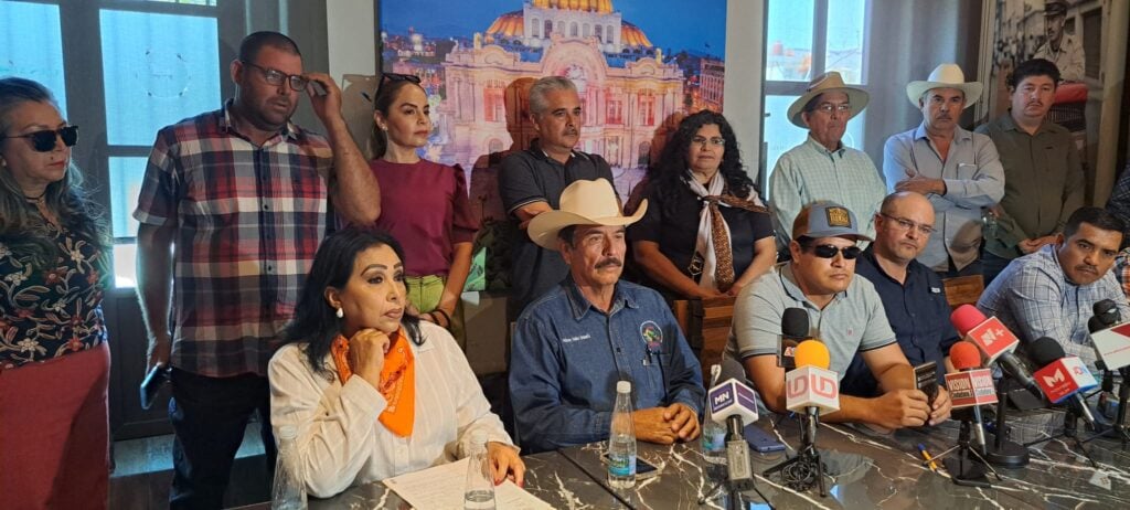 Baltazar Valdez Armentía, presidente de Campesinos Unidos de Sinaloa, en conferencia de prensa en Culiacán