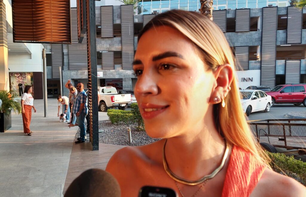 Bárbara Fox, candidata a la Diputación Federal por el Segundo Distrito de Movimiento Ciudadano, en entrevista con los medios de comunicación