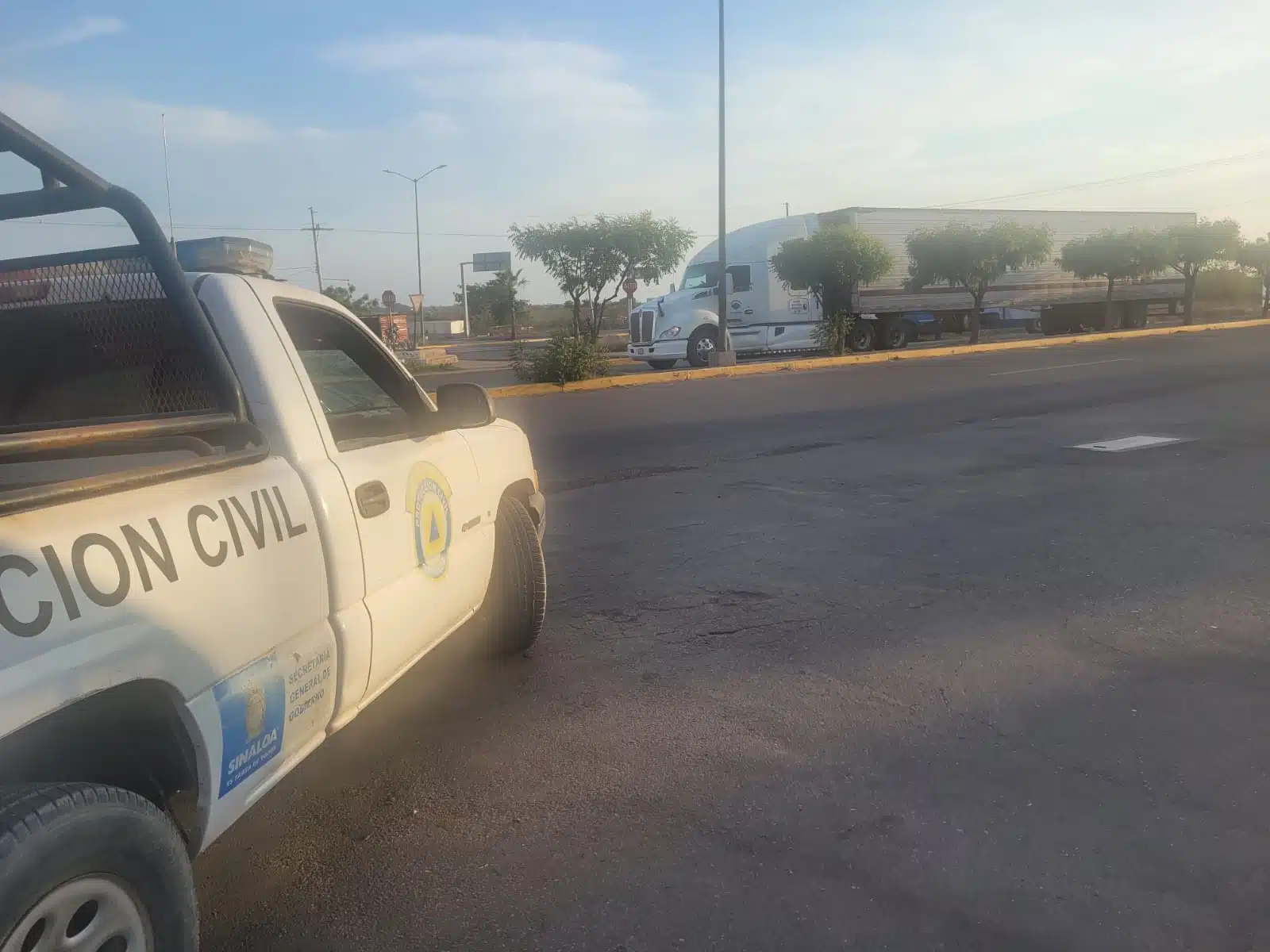 Carretera libre Mazatlán-Culiacán bloqueada
