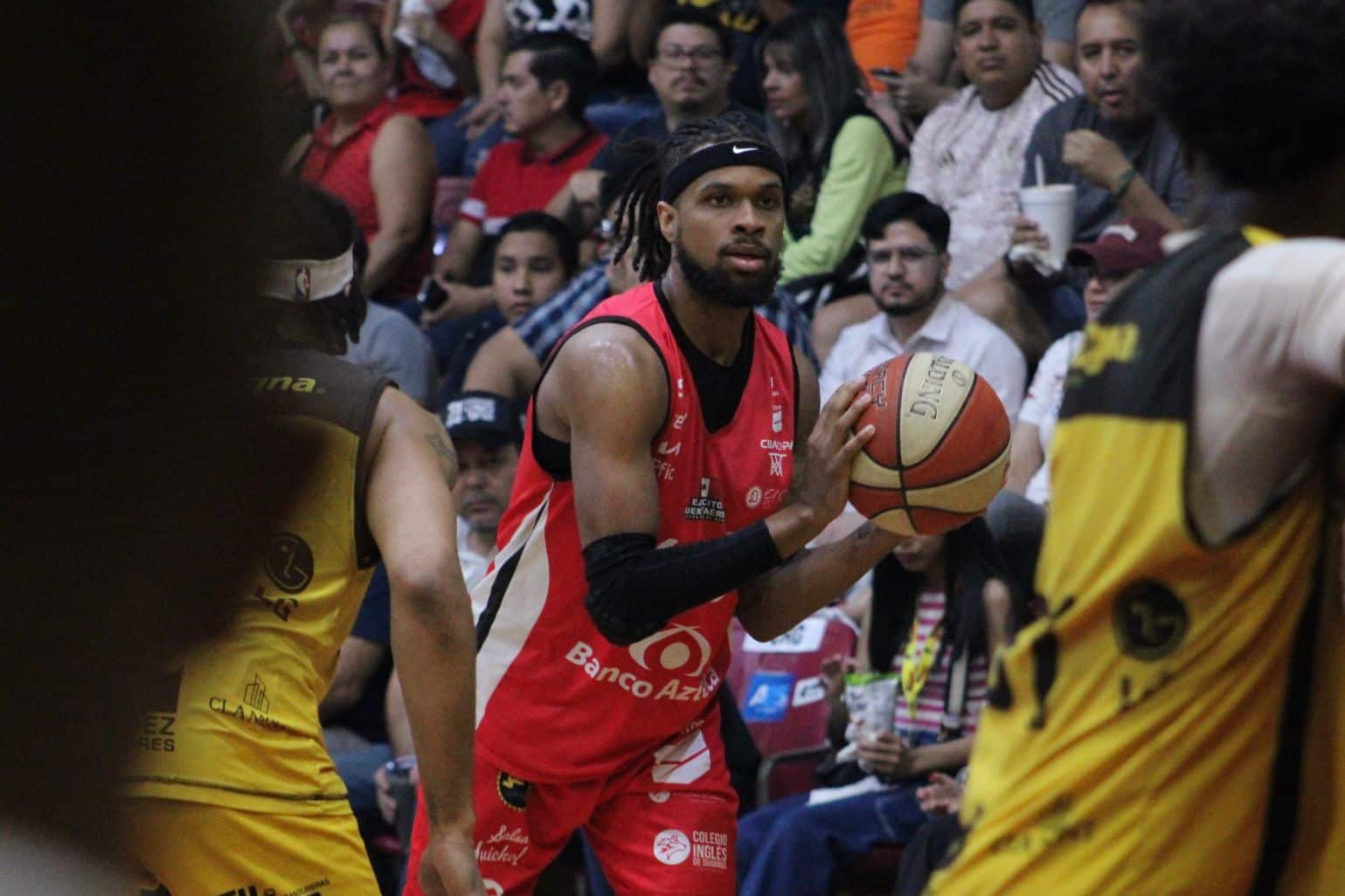 Dos jugadores uno de Caballeros de Culiacán y otro de Venados de Mazatlán de la Cibacopa 2024
