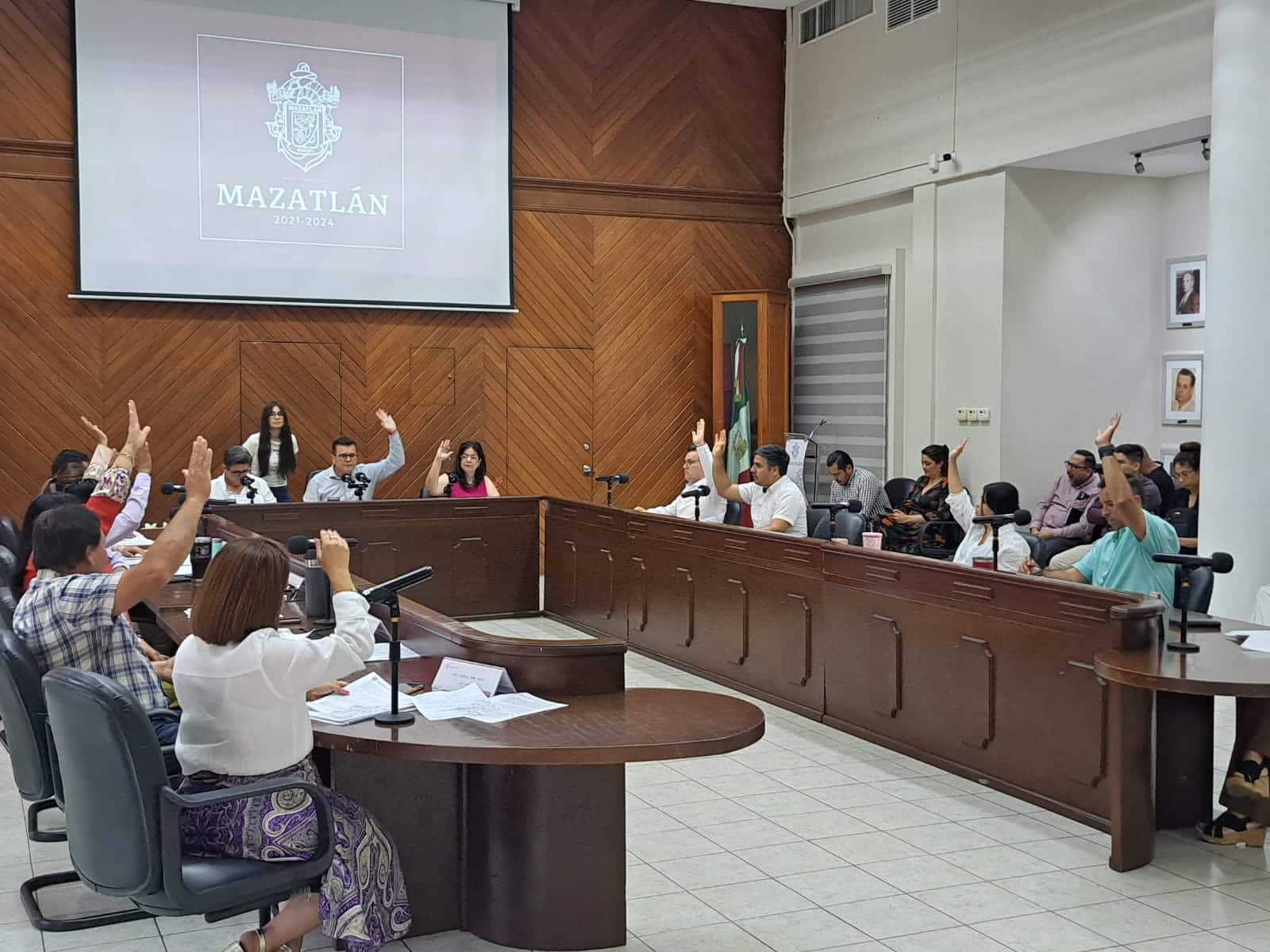 Cabildo de Mazatlán en una reunión donde rechazó que Municipio otorgue 3.7 mdp al antiguo Acuario