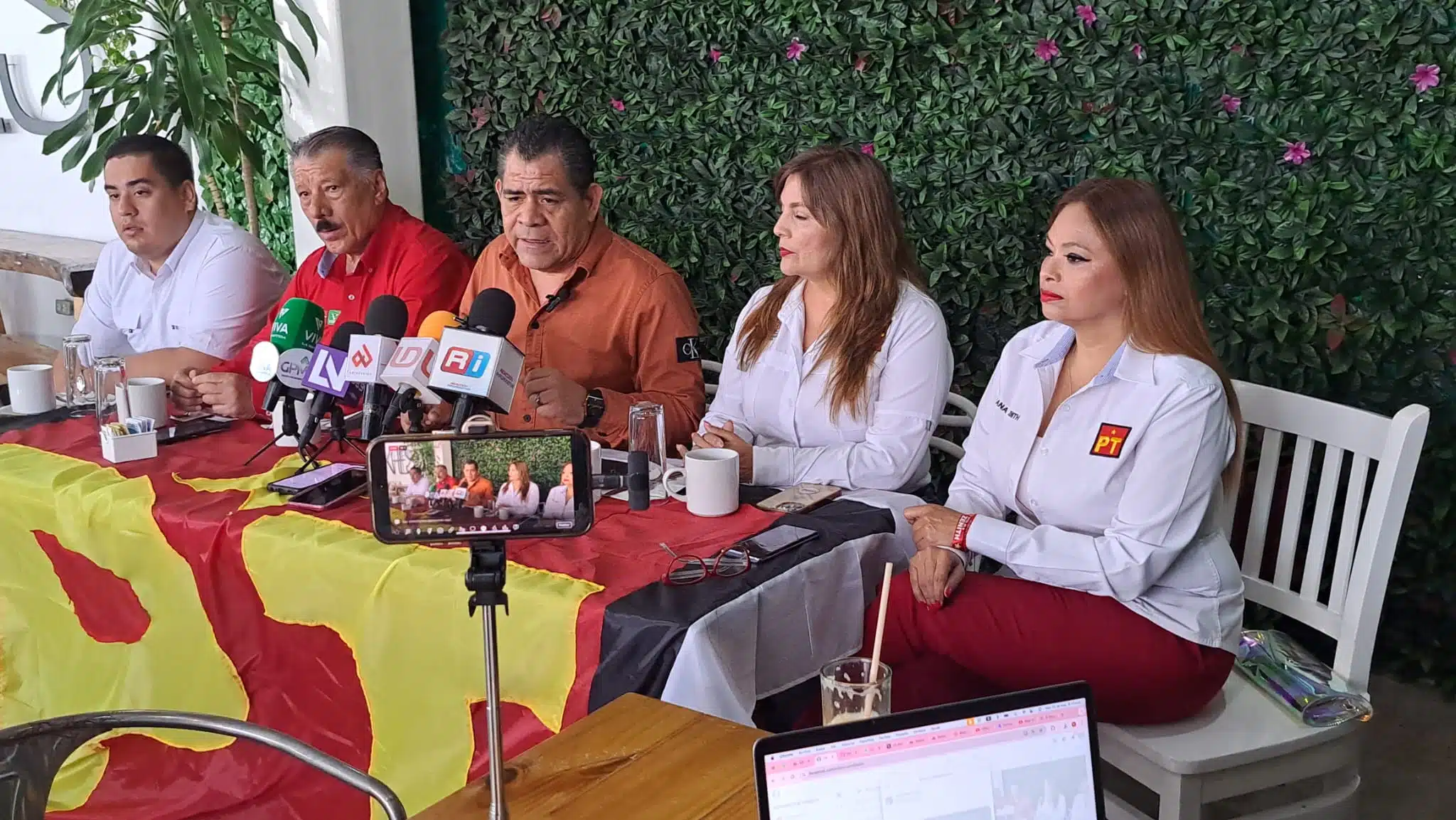 Candidatos del Partido del Trabajo en conferencia de prensa en Culiacán
