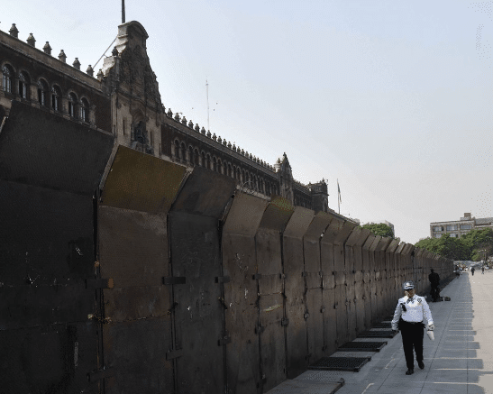 Vallas en Palacio Nacional