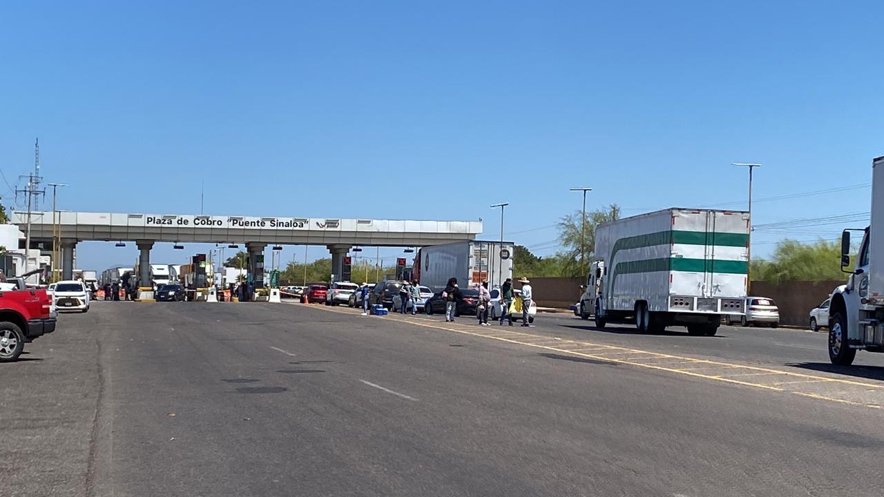 Caseta de Cuatro Caminos en Guasave continúa tomada por los productores agrícolas