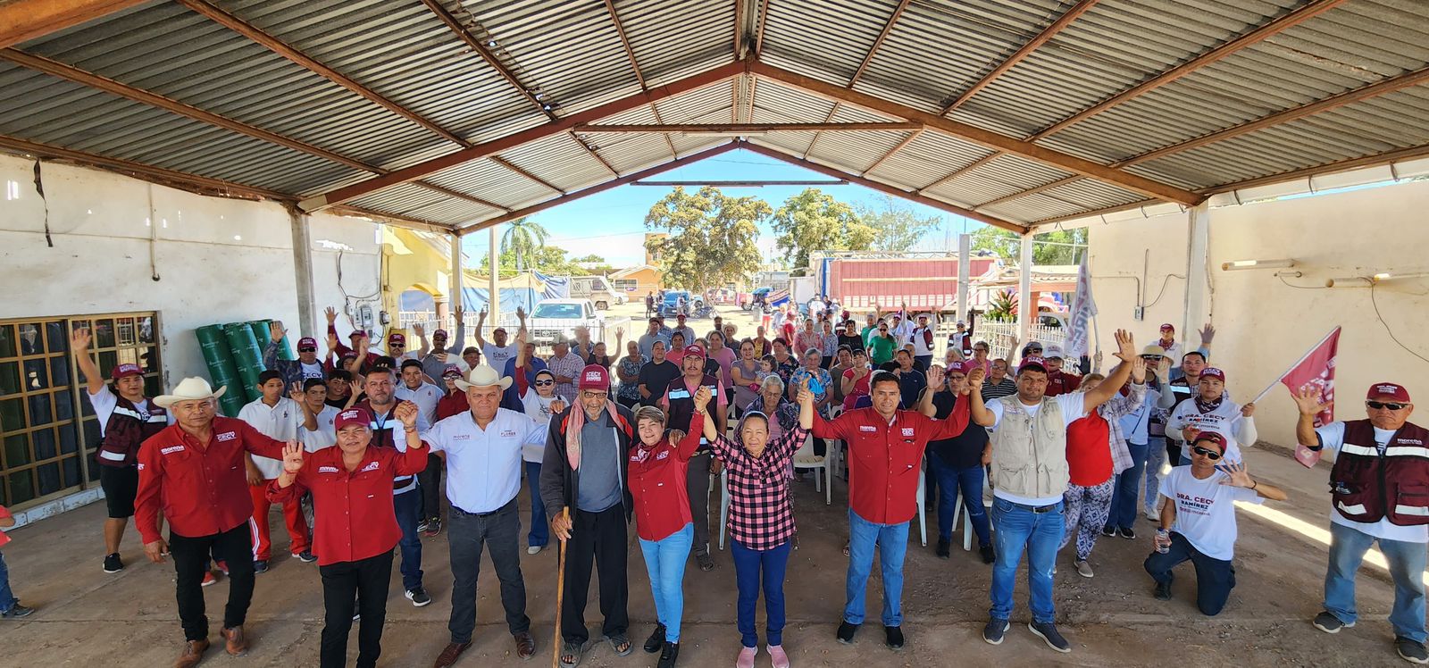 Cecy Ramírez durante su visita a Valle de Huyaqui y Las Colonias