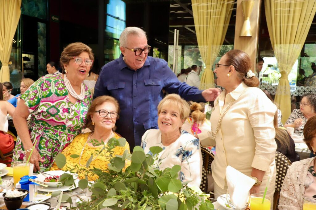 Celebración a las madres del DIF Sinaloa por el 10 de mayo