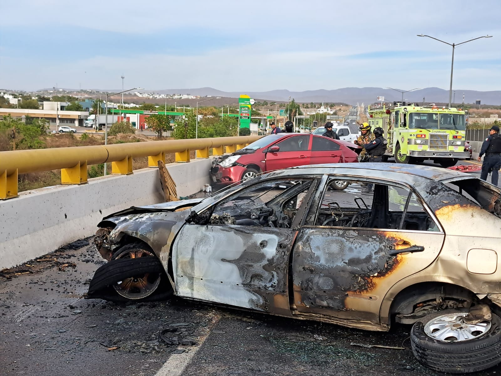 Severos daños causados en los vehículos tras el accidente.