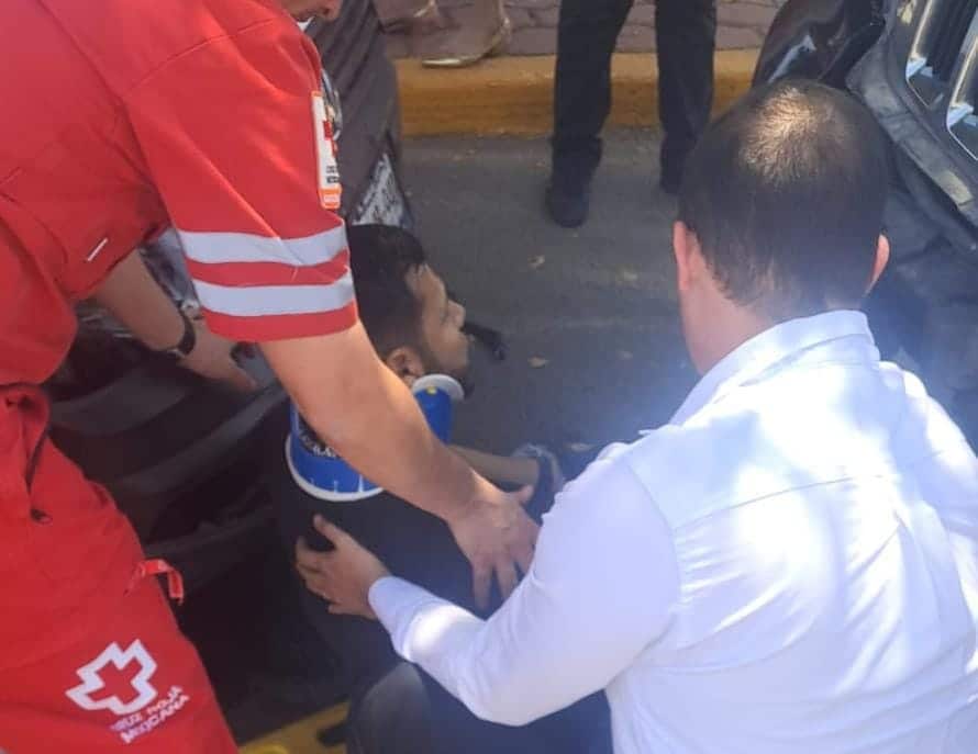 En el accidente, un joven resultó lesionado.