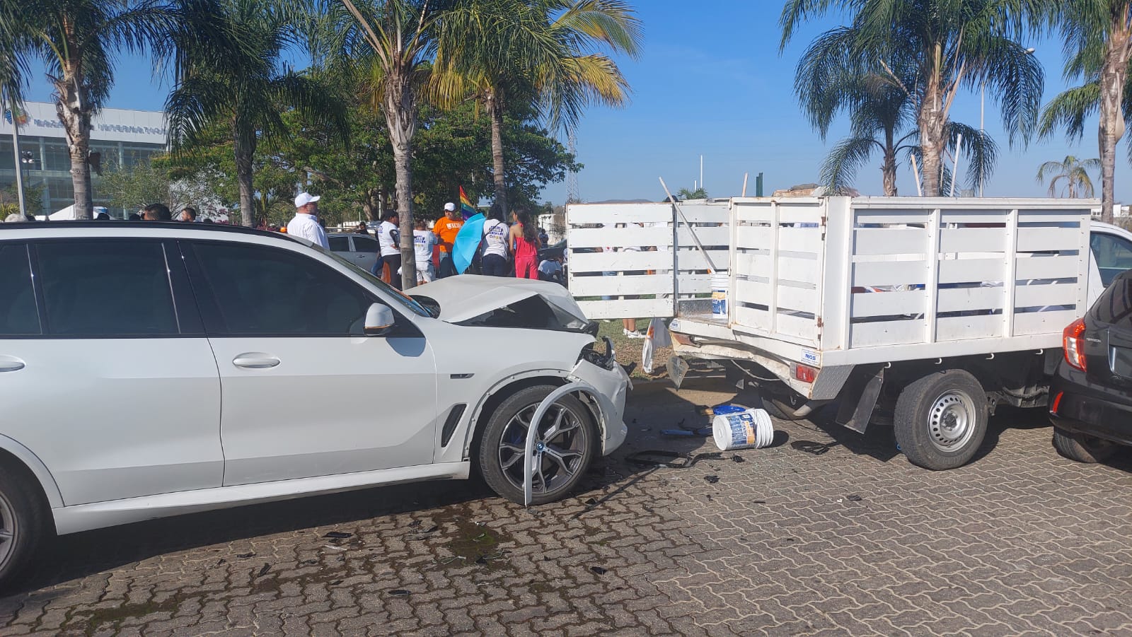 Accidente ocurrido por la avenida Del Delfín, frente al Centro de Convenciones