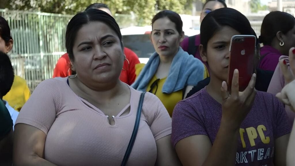 Los padres de familia sospechan de desvío de recurso en escuela de Culiacán.