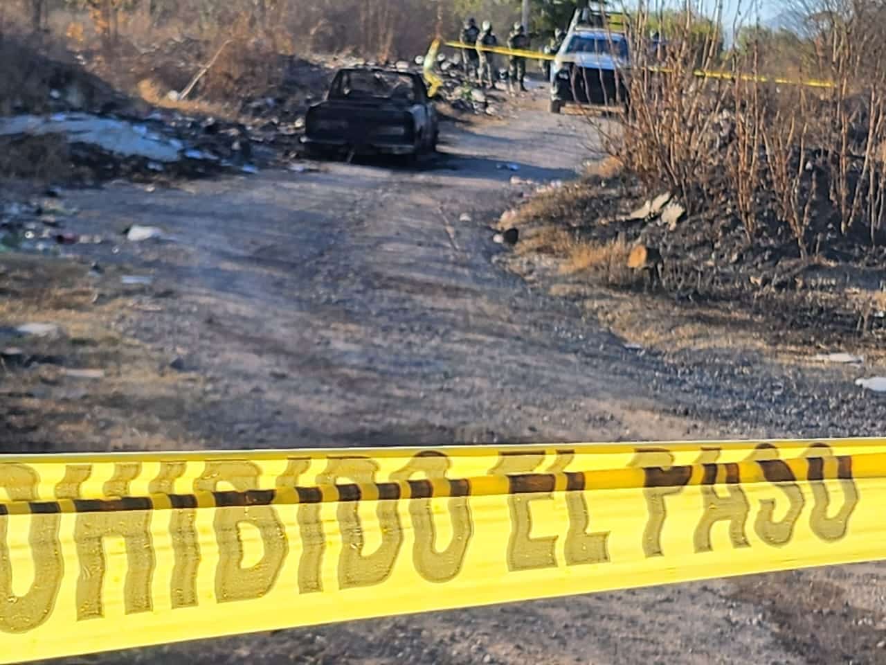 Cinta amarilla delimitando la escena de un crimen en Culiacán