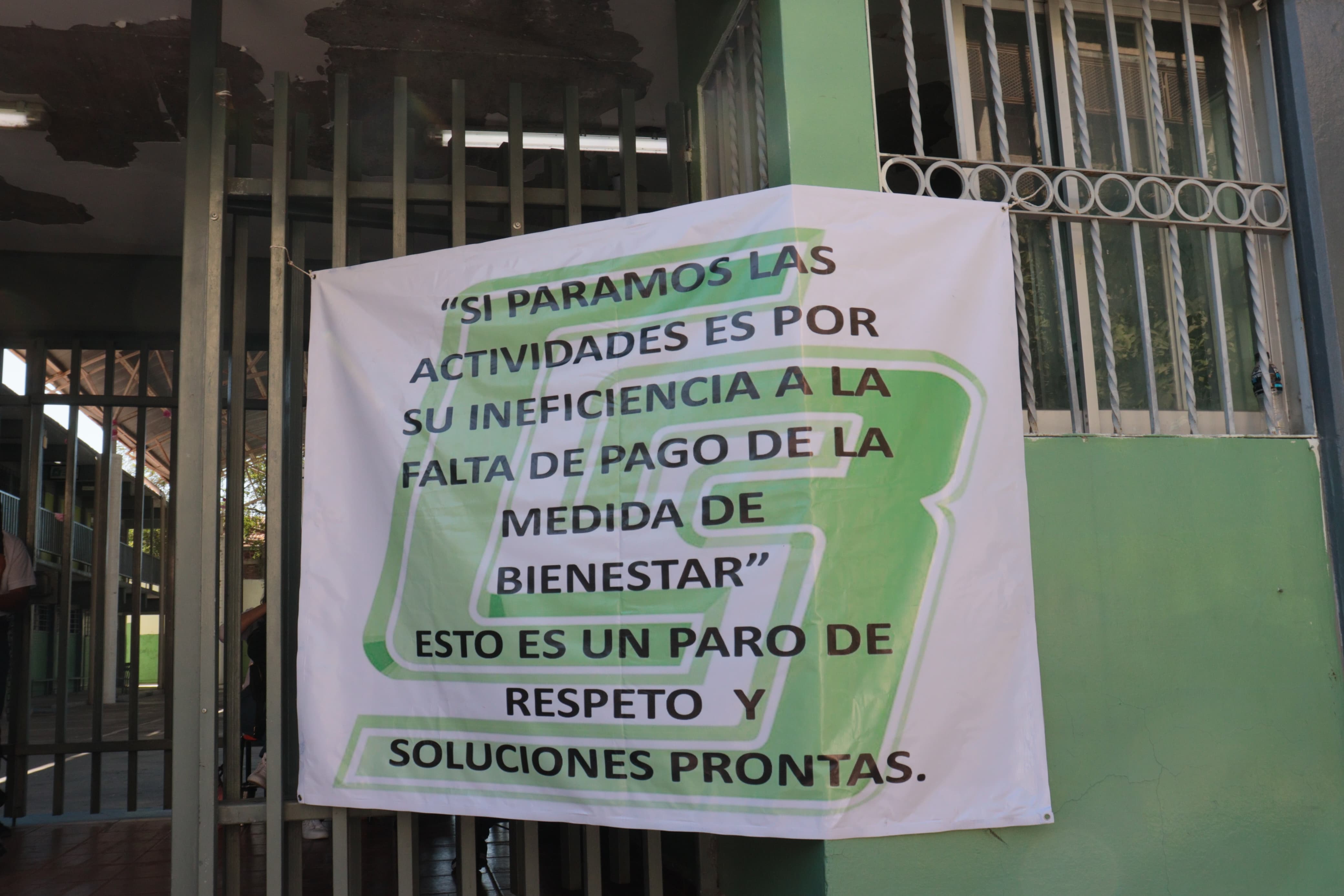 Manifestación de trabajadores en planteles de Cobaes