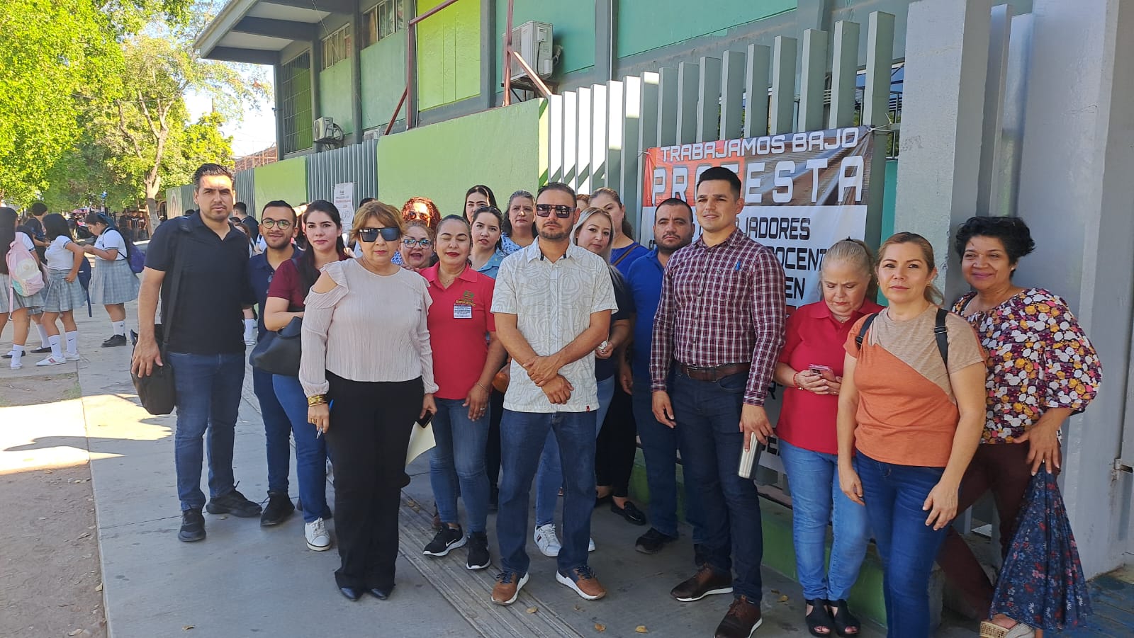 Manifestación de trabajadores en planteles de Cobaes