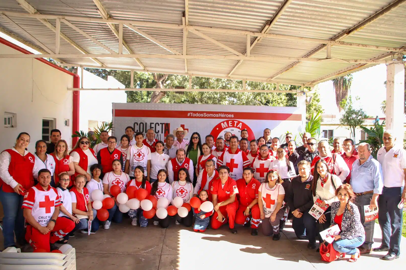 Personal de Cruz Roja y del ayuntamiento de Angostura durante la colecta anual de 2023