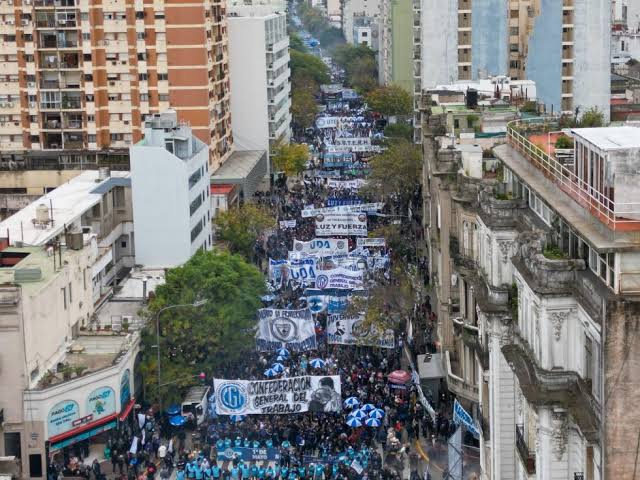 Continúan las protestas en Buenos Aires; sindicatos levantan la voz