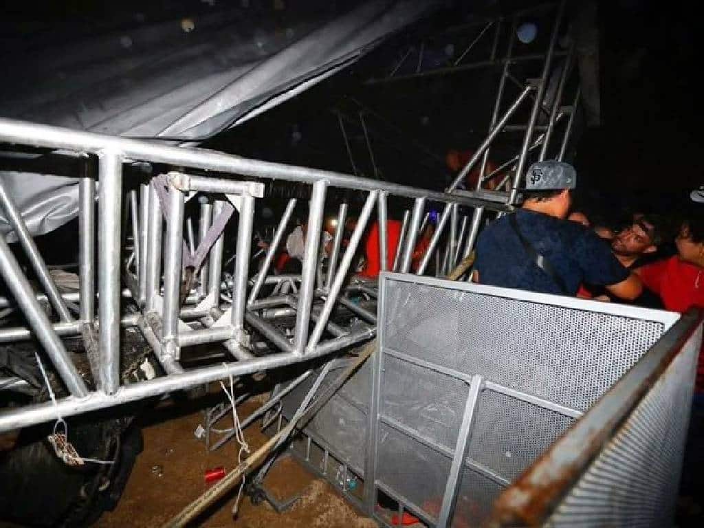 Cuatro muertos y 15 lesionados, saldo preliminar de caída de templete en evento en NL