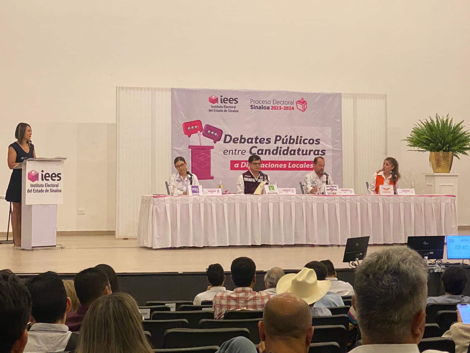 Los candidatos a la diputación local por el séptimo distrito que comprenden los municipios de Guasave y Juan José Ríos participaron en el primer debate público organizado por el Instituto Electoral del Estado de Sinaloa.