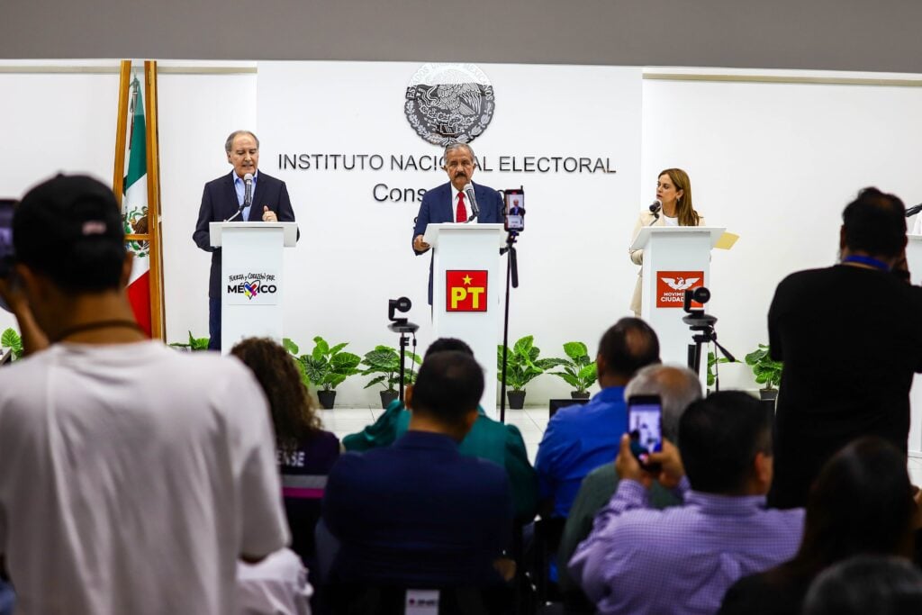 Celebración del segundo debate al Senado por Sinaloa