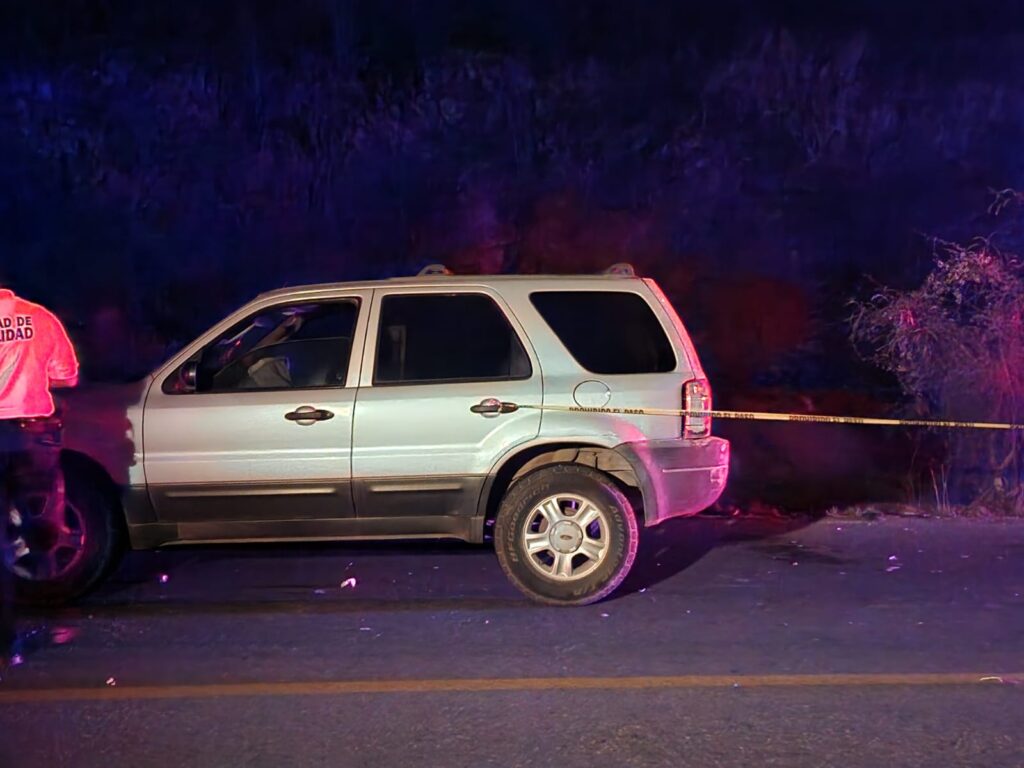 Camioneta que presuntamente embistió al motociclista