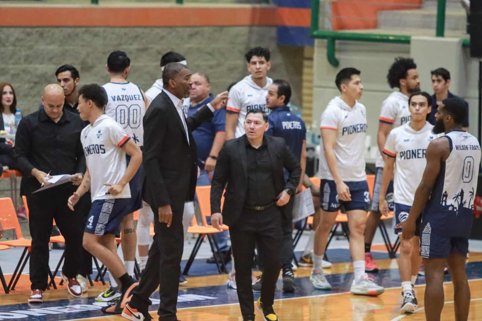 El head coach, Derrick Alston y sus muchachos han quedado eliminados