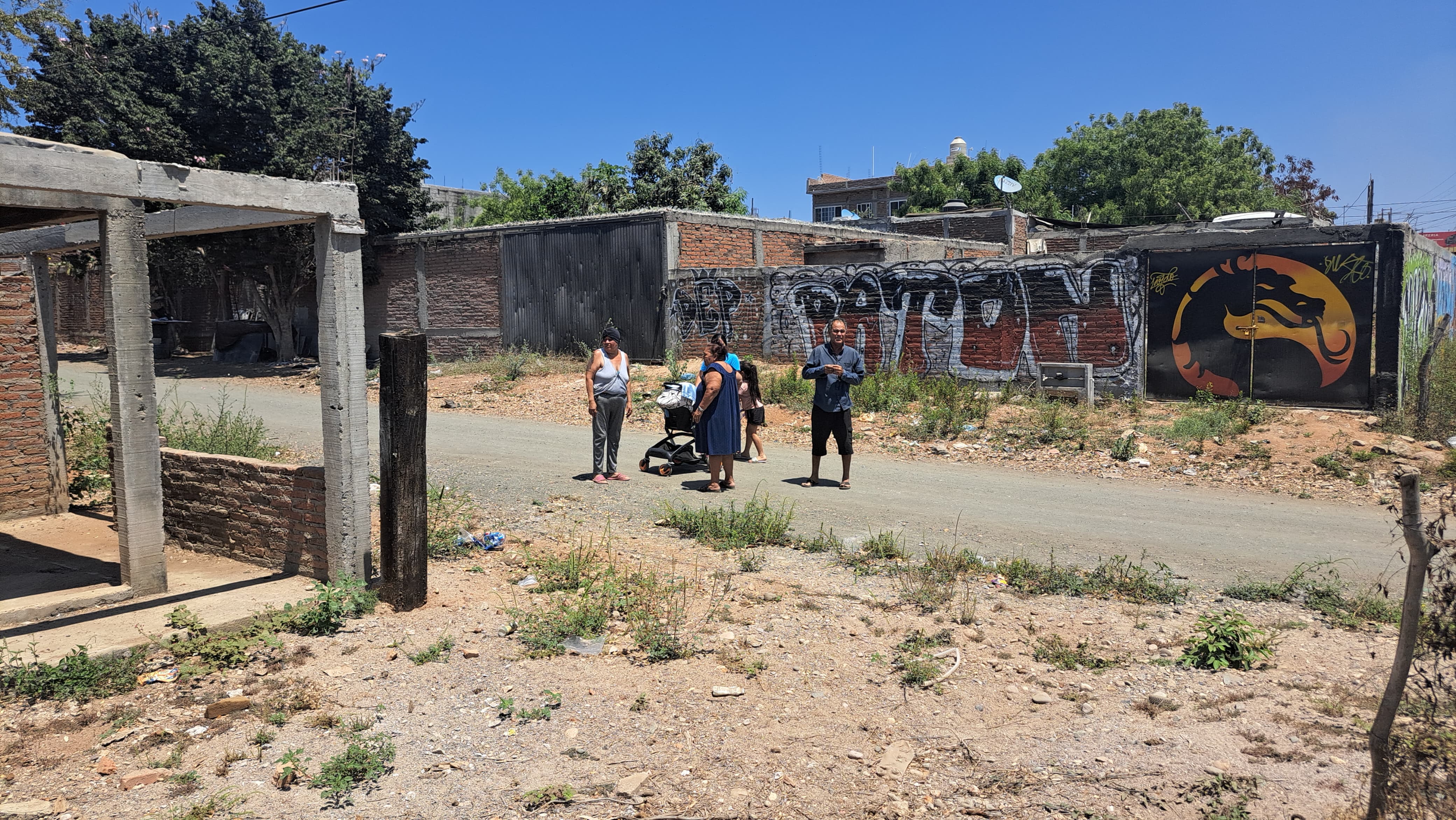 Desalojo de personas en la colonia Líderes en Acción en Mazatlán