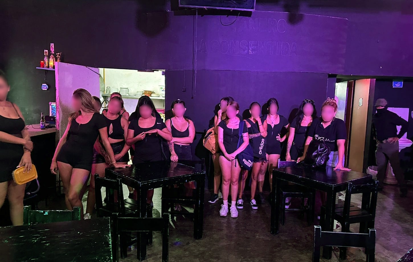 Descubren y rescatan a 17 mujeres víctimas de trata en Quintana Roo