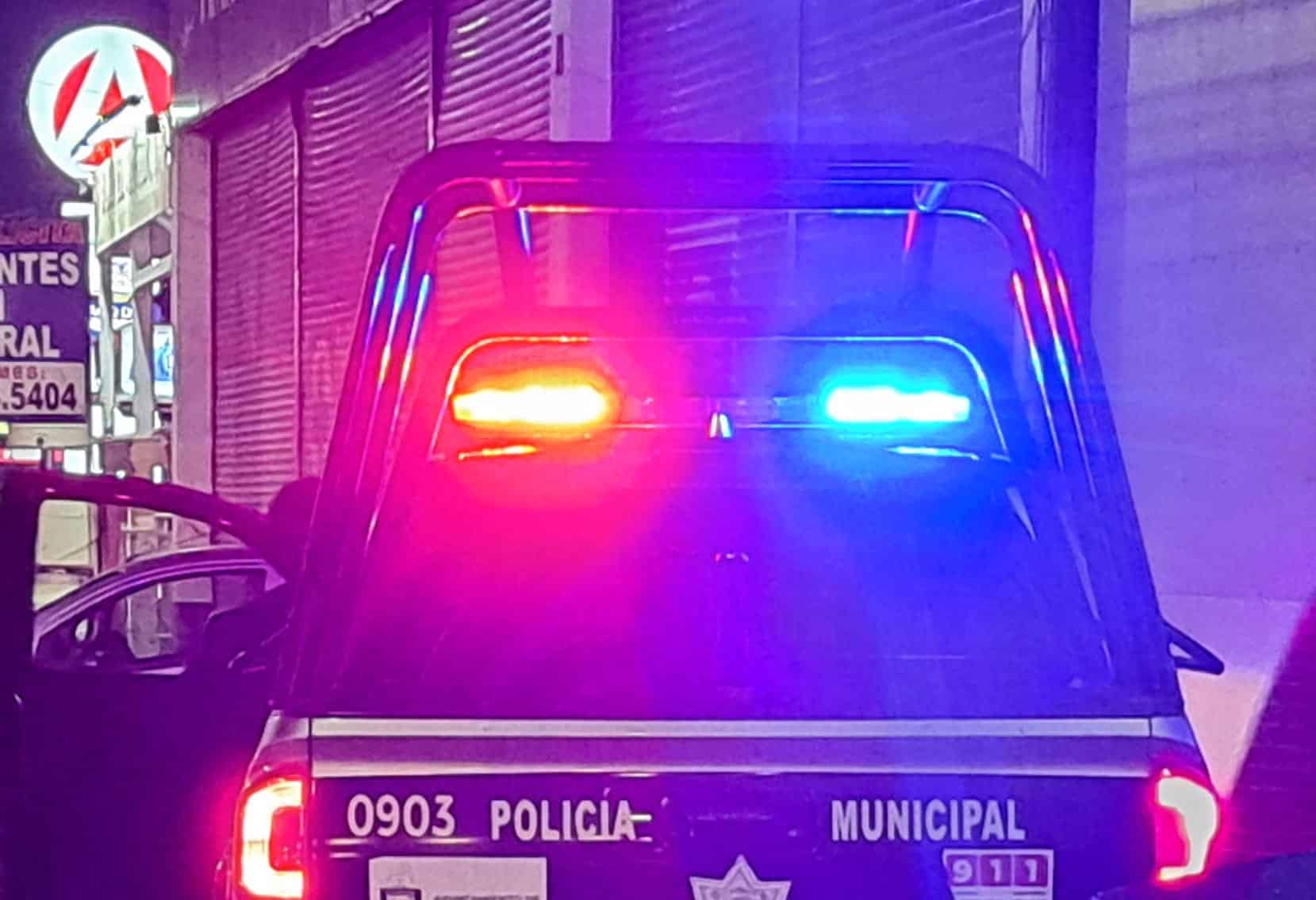 Los elementos policiacos procedieron a “peinar” la zona para tratar de detener a los asaltantes.