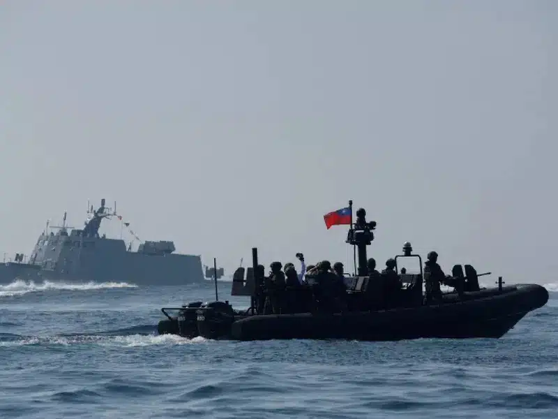 Detecta Taiwán 26 aviones y cinco buques chinos alrededor de la isla