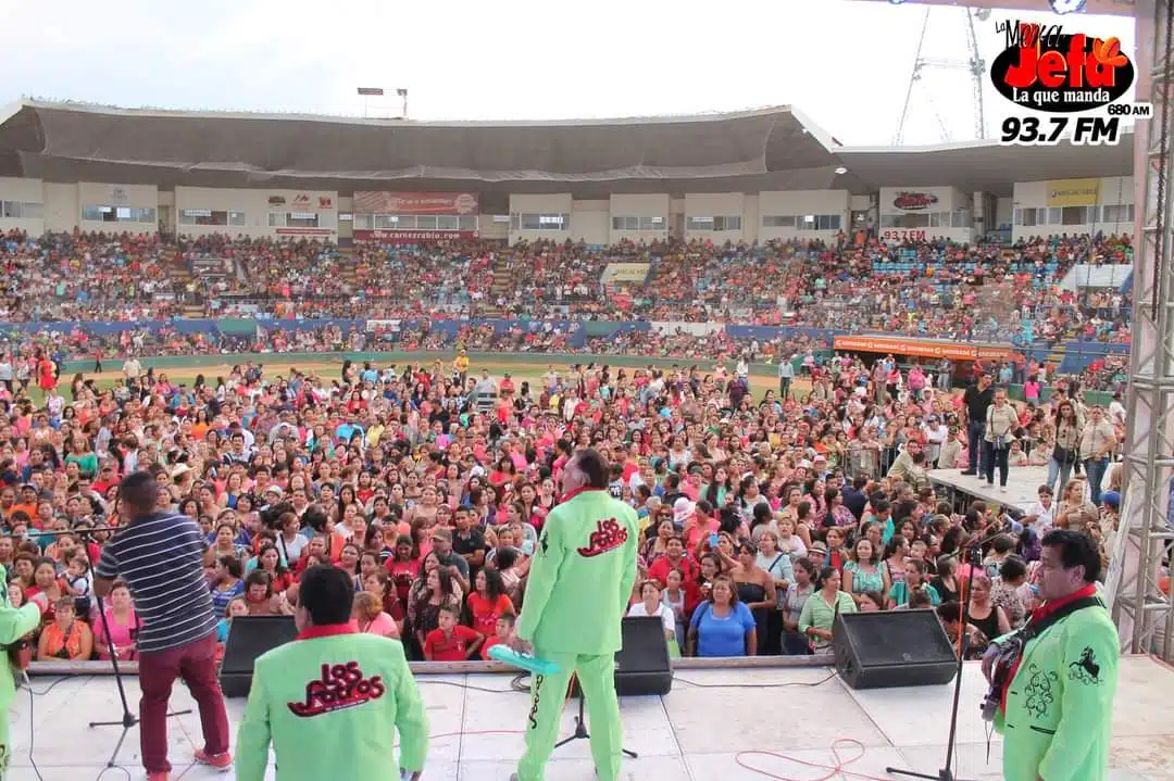 Festival del Día de las Madres en Guasave organizado por La Mera Jefa 93.7 FM