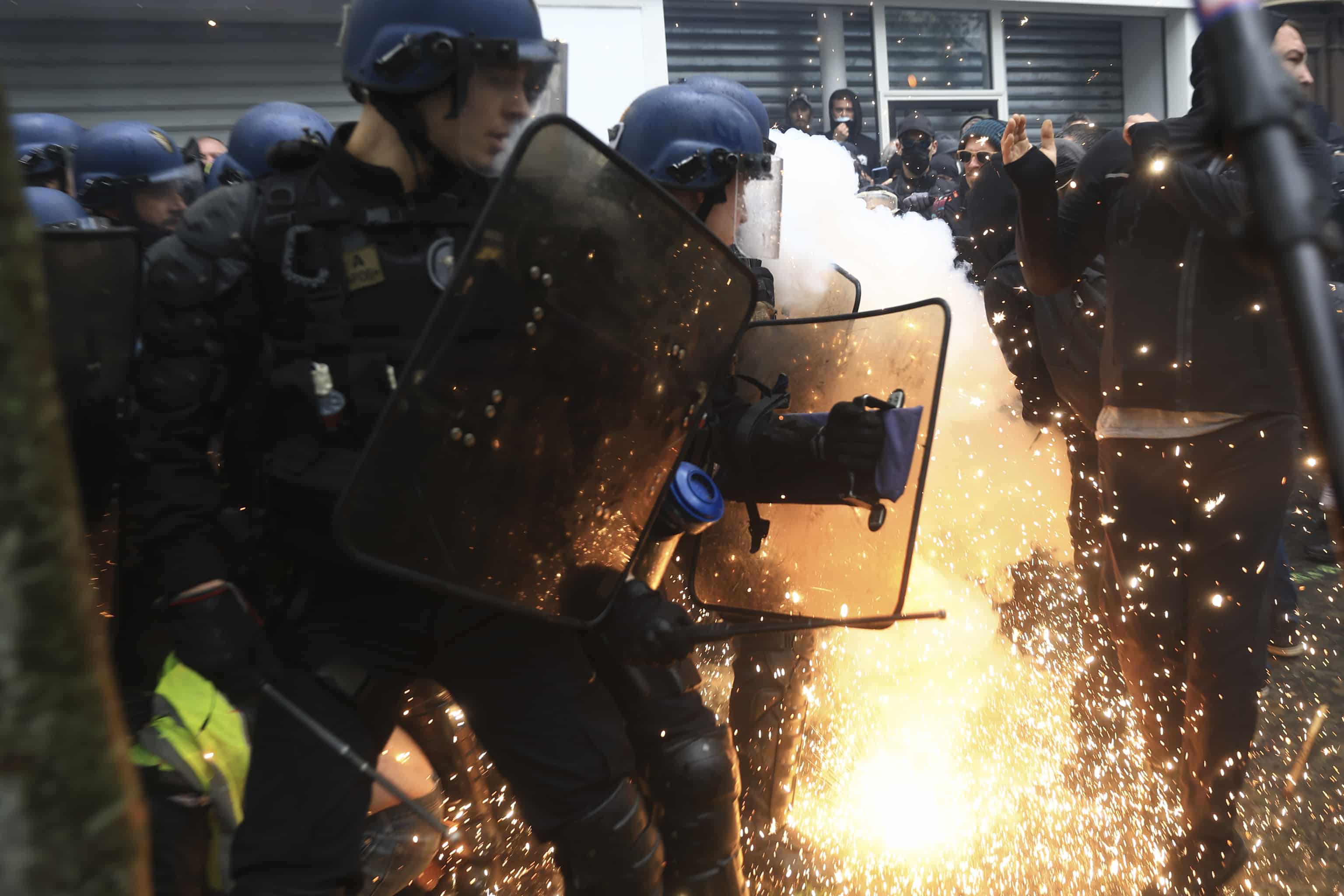 Disturbios y detenciones durante Día Internacional del Trabajo en Francia