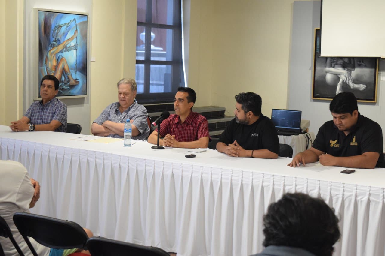 Conferencia de prensa para presentar el documental “El Clavadista” en la Galería Ángela Peralta en Mazatlán