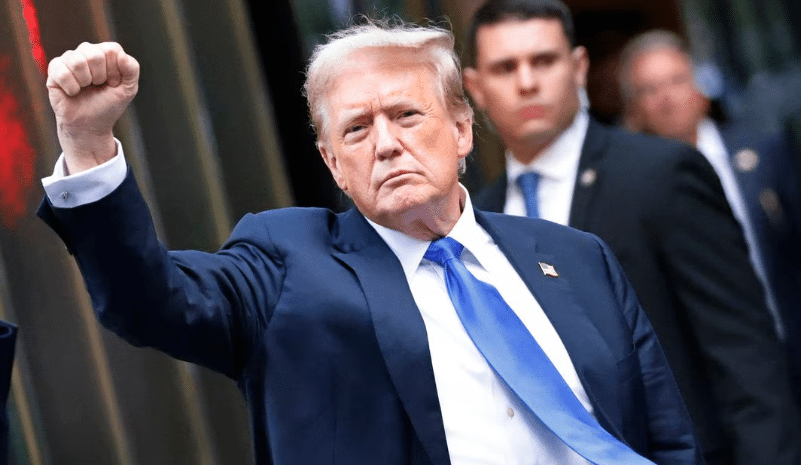 Donald Trump se califica como 