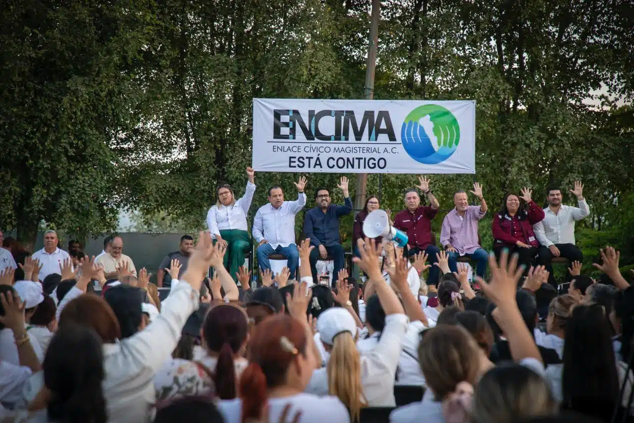 Candidato Juan de Dios Gámez Mendívil reunido con miembros del movimiento Enlace Cívico Magisterial (ENCIMA)