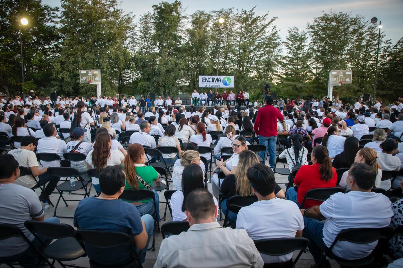 Candidato Juan de Dios Gámez Mendívil reunido con miembros del movimiento Enlace Cívico Magisterial (ENCIMA)