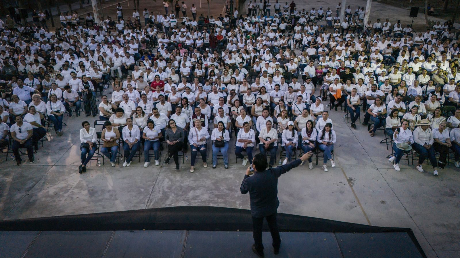 Candidato Juan de Dios Gámez Mendívil reunido con miembros del movimiento Enlace Cívico Magisterial (ENCIMA)