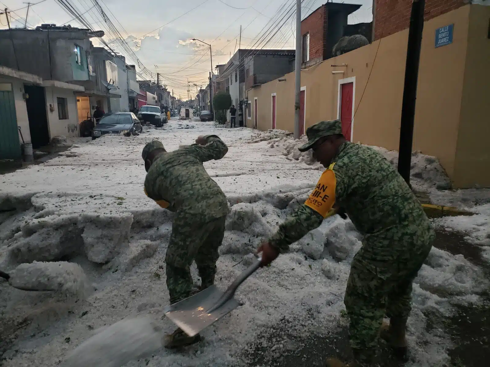 Ejército se suma a las labores de apoyo y limpieza tras fuerte granizada en Puebla