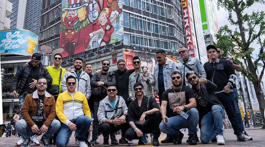 Banda El Recodo recorre las calles de Japón.