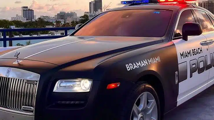 Entregan patrulla Rolls-Royce a la policía de Miami Beach; causa polémica