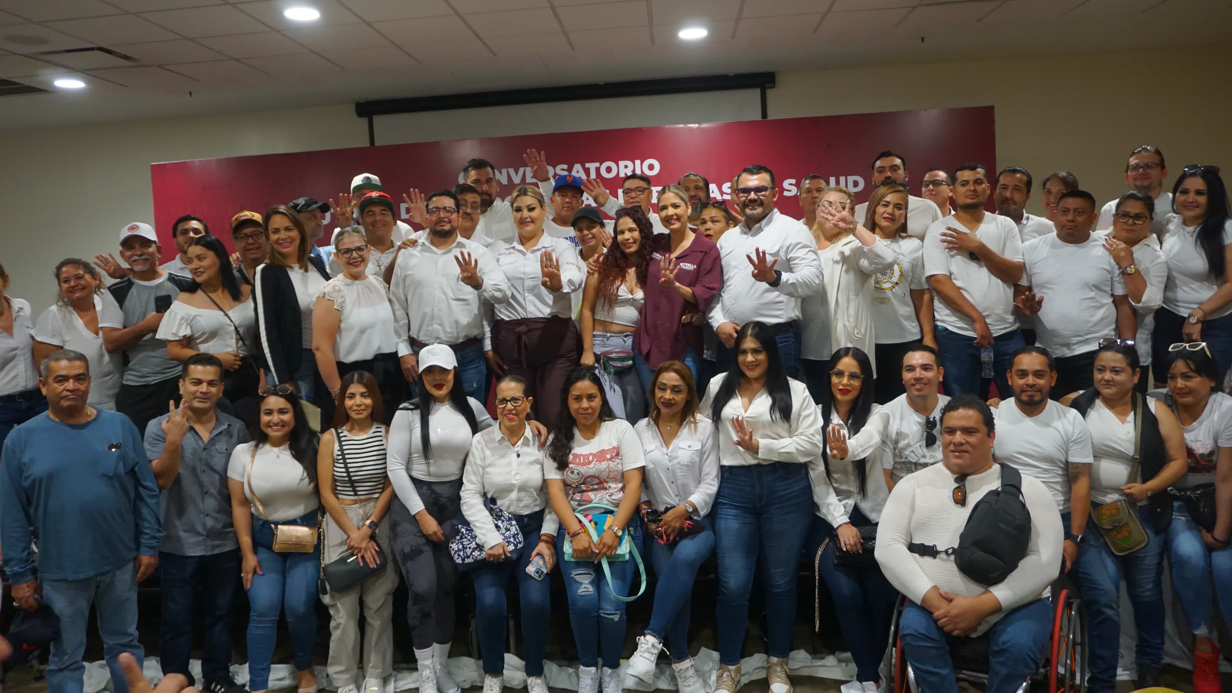 Candidata de Morena por la alcaldía de Mazatlán, Estrella Palacios, asistiendo al conversatorio “El futuro de las políticas públicas de salud”