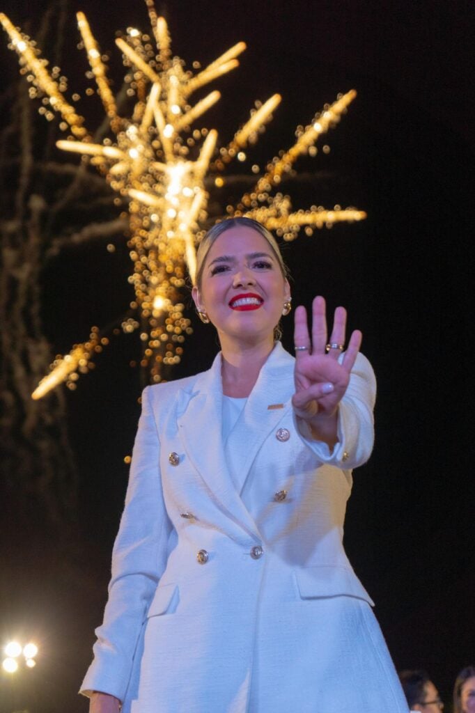 Estrella Palacios Domínguez, candidata de Morena a la alcaldía de Mazatlán, durante la celebración por el día del magisterio