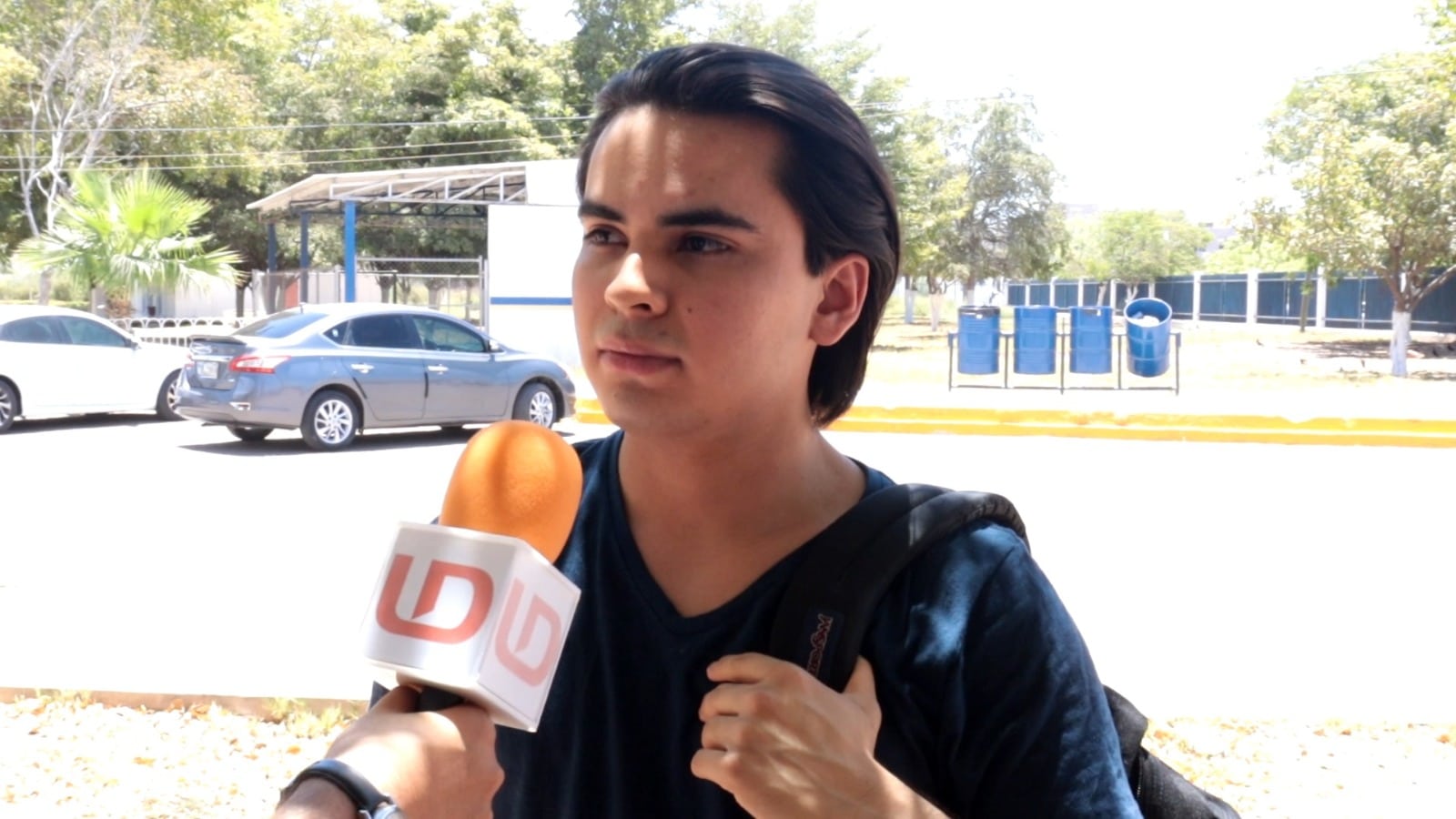 Estudiante de nivel superior aportando su opinión en el sondeo realizado por Línea Directa