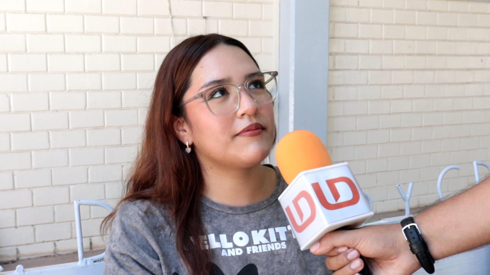 Estudiante de nivel superior aportando su opinión en el sondeo realizado por Línea Directa