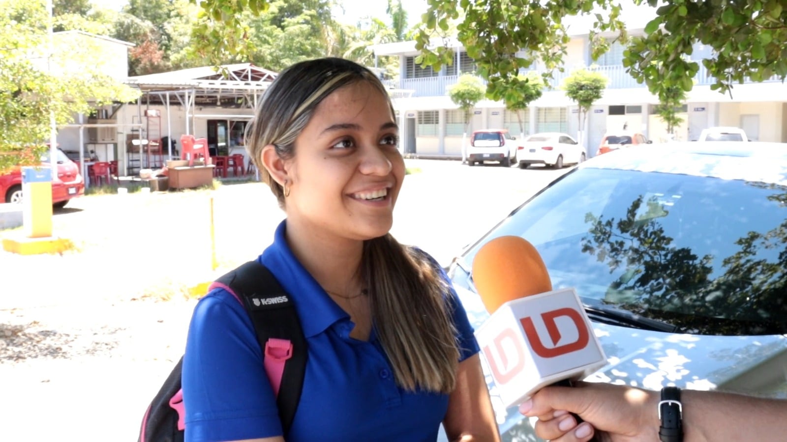 Estudiante de nivel superior aportando su opinión en el sondeo realizado por Línea Directa