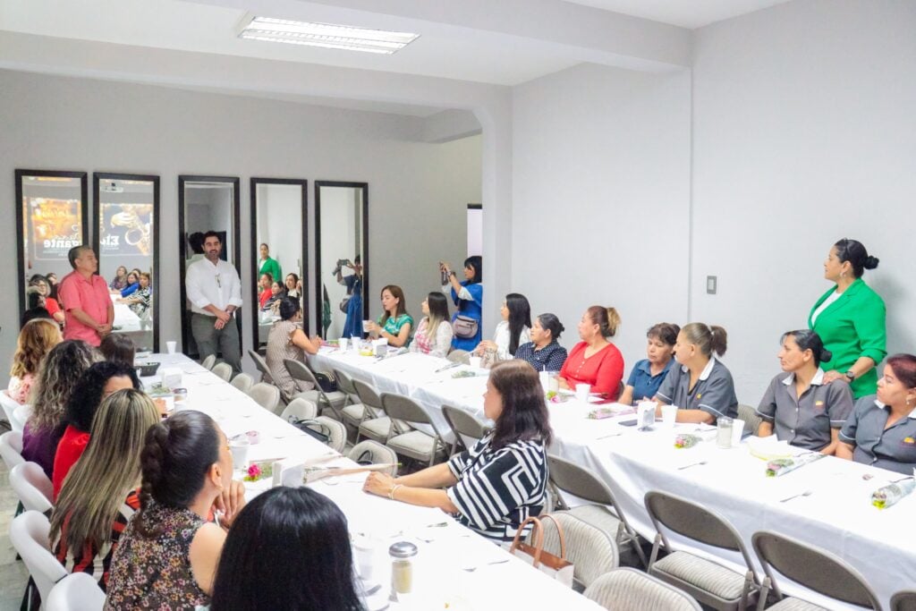 Festejo Día de las Madres en Grupo RSN 6