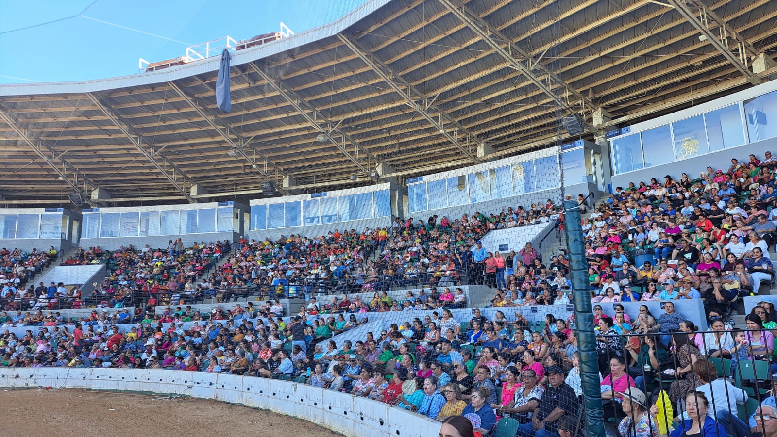 Asistentes del Festival del Día de las Madres realizado por RSN Guasave