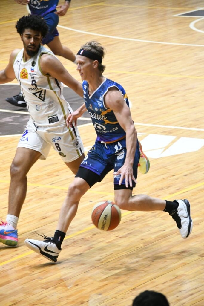 2 jugadores de basquetbol de la Cibacopa, uno de ellos del equipo de Frayles de Guasave y el otro de Venados de Mazatlán