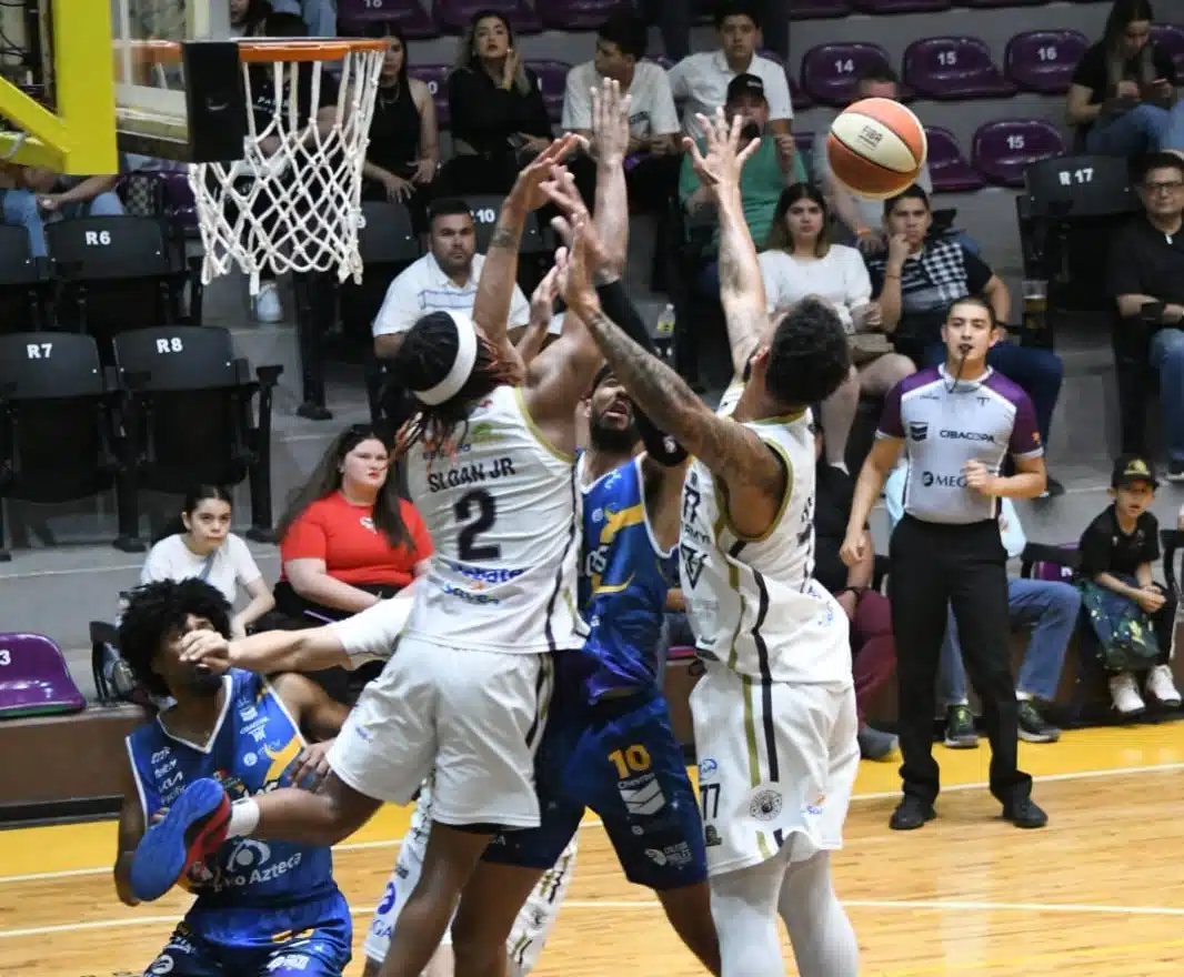 Jugadores de basquetbol de la Cibacopa, algunos del equipo de Frayles de Guasave y otros de Venados de Mazatlán