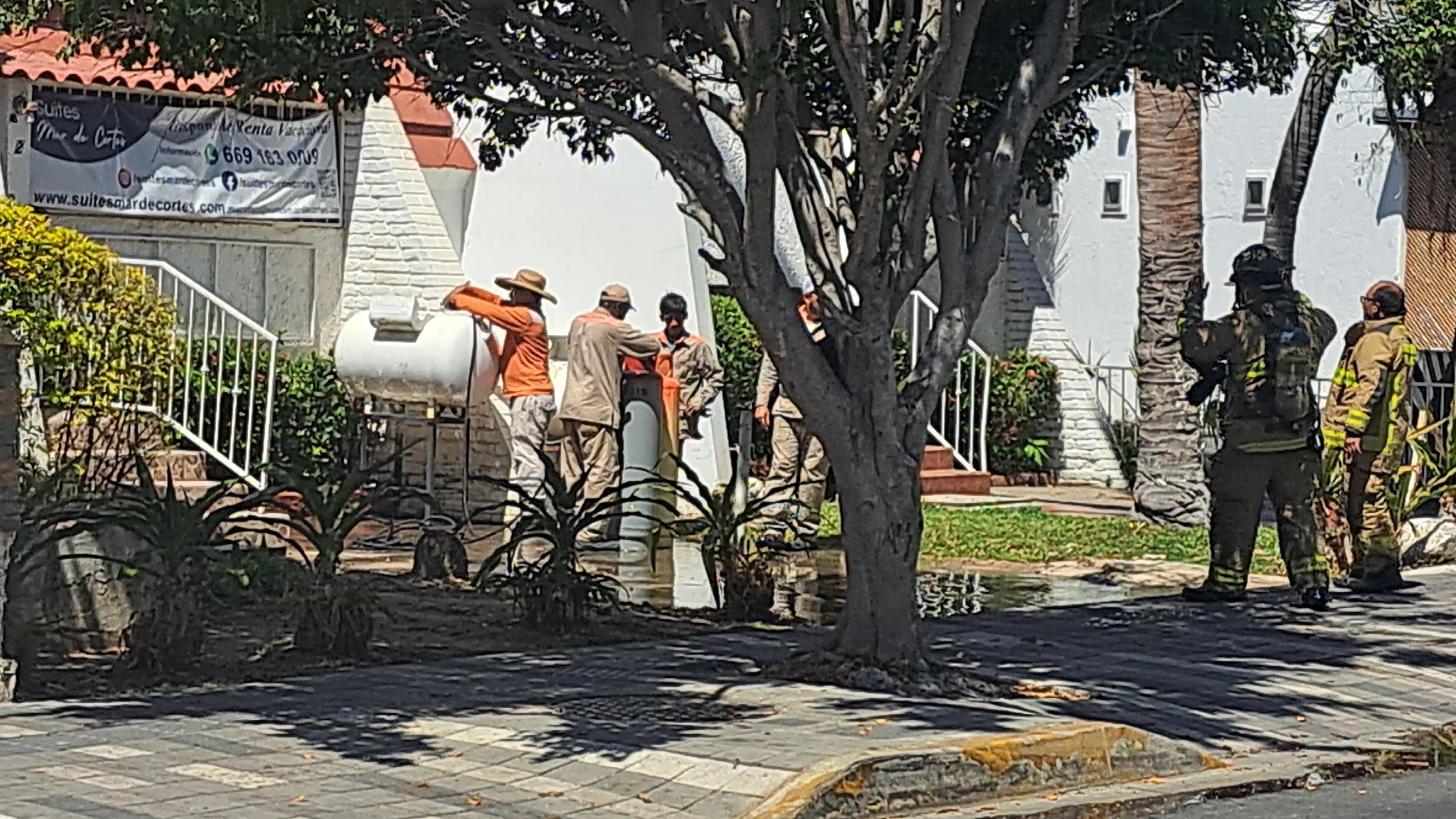 Fuga de gas moviliza cuerpos de emergencias en zona dorada de Mazatlán