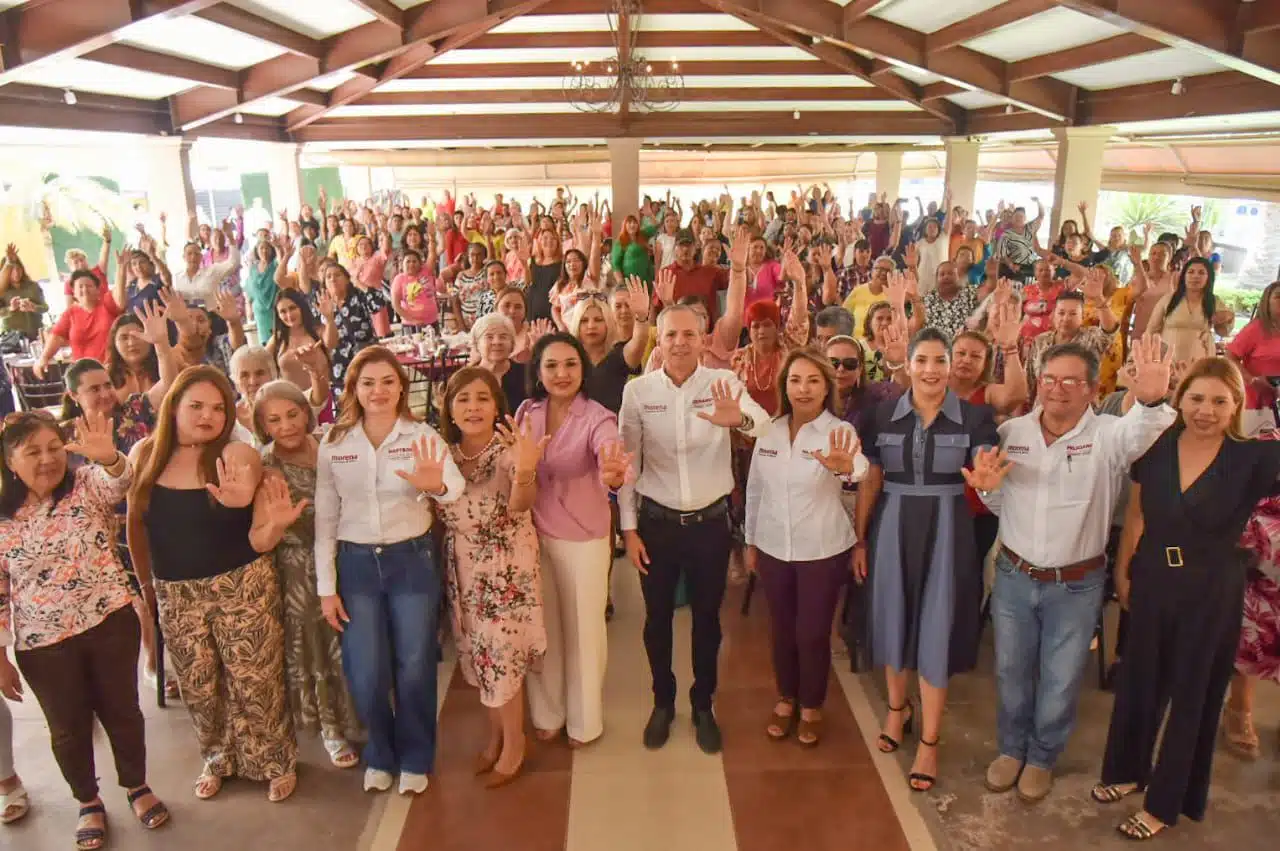 Gerardo Vargas Landeros sostuvo una reunión con 500 mujeres en Ahome.